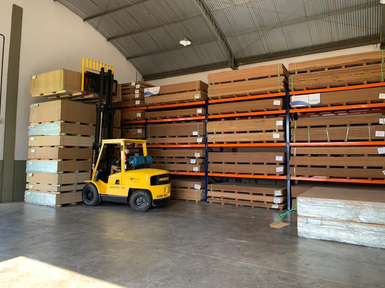 Estoque de chapas de MDF da Detalhes Distribuidora